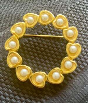 Vintage Faux Pearl & Gold-Tone Heart Circle Brooch – $3